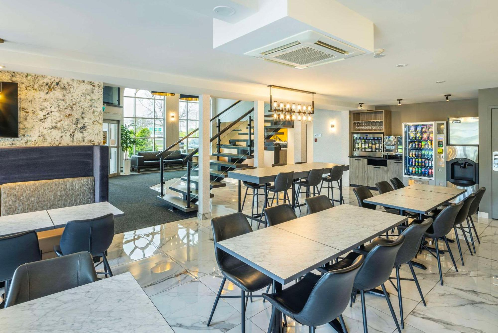 เลส์ สวีท เดอ ลาวิโอเลต, แอสเซนด์ โฮเทล คอลเล็กชั่น Hotel ทรัวส์-ริวิแยร์ ภายนอก รูปภาพ