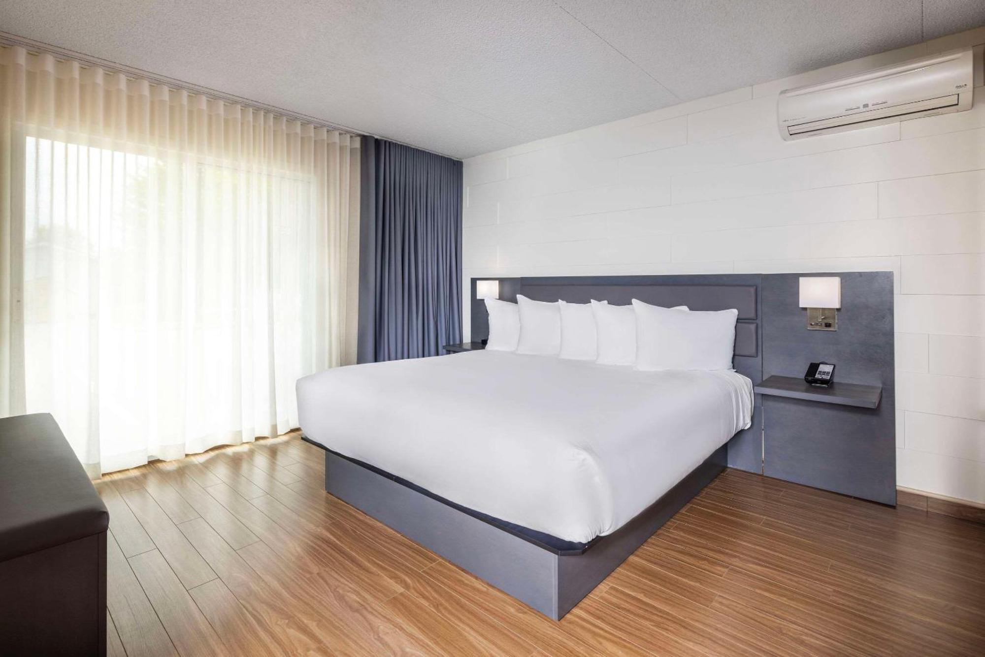 เลส์ สวีท เดอ ลาวิโอเลต, แอสเซนด์ โฮเทล คอลเล็กชั่น Hotel ทรัวส์-ริวิแยร์ ภายนอก รูปภาพ