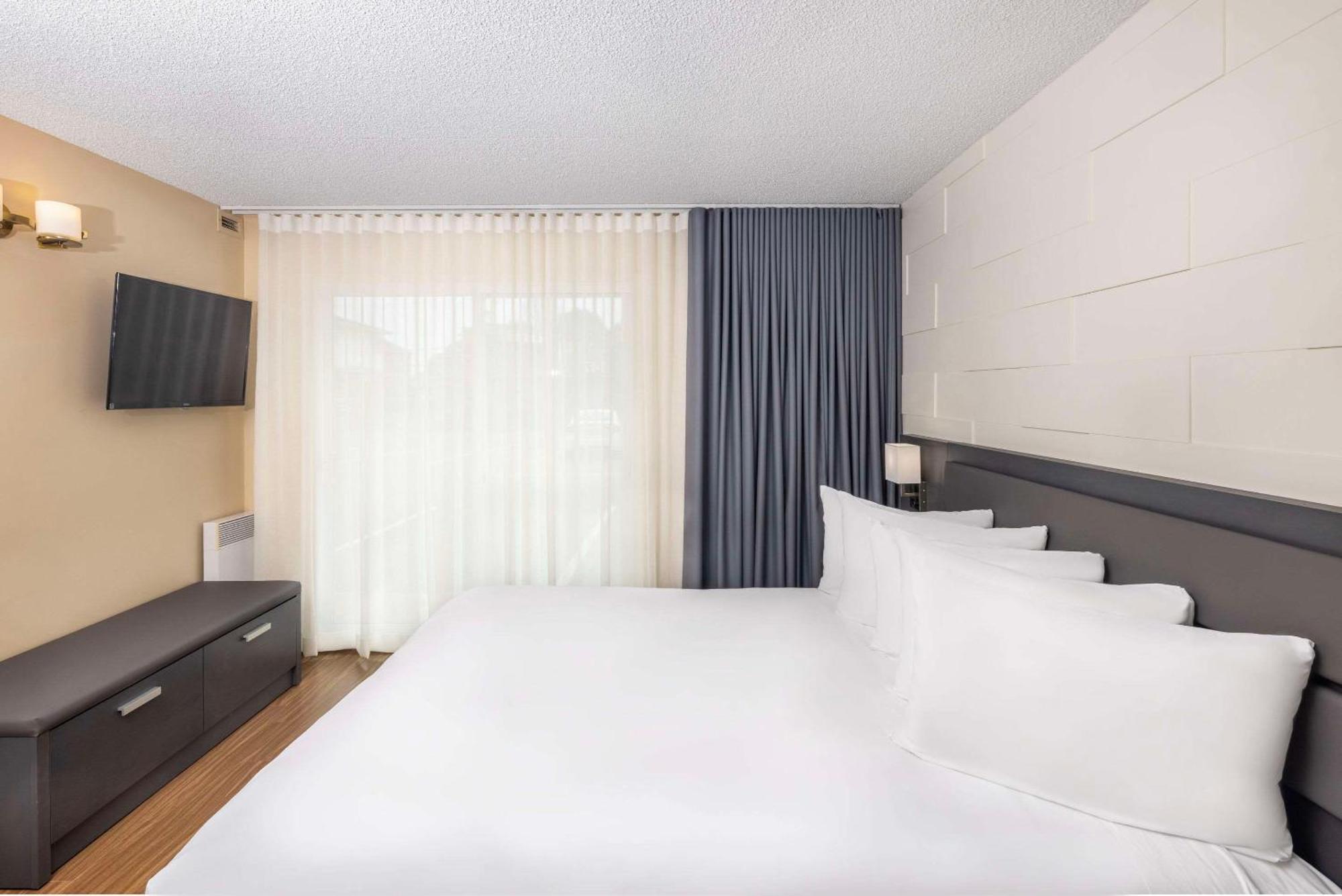 เลส์ สวีท เดอ ลาวิโอเลต, แอสเซนด์ โฮเทล คอลเล็กชั่น Hotel ทรัวส์-ริวิแยร์ ภายนอก รูปภาพ