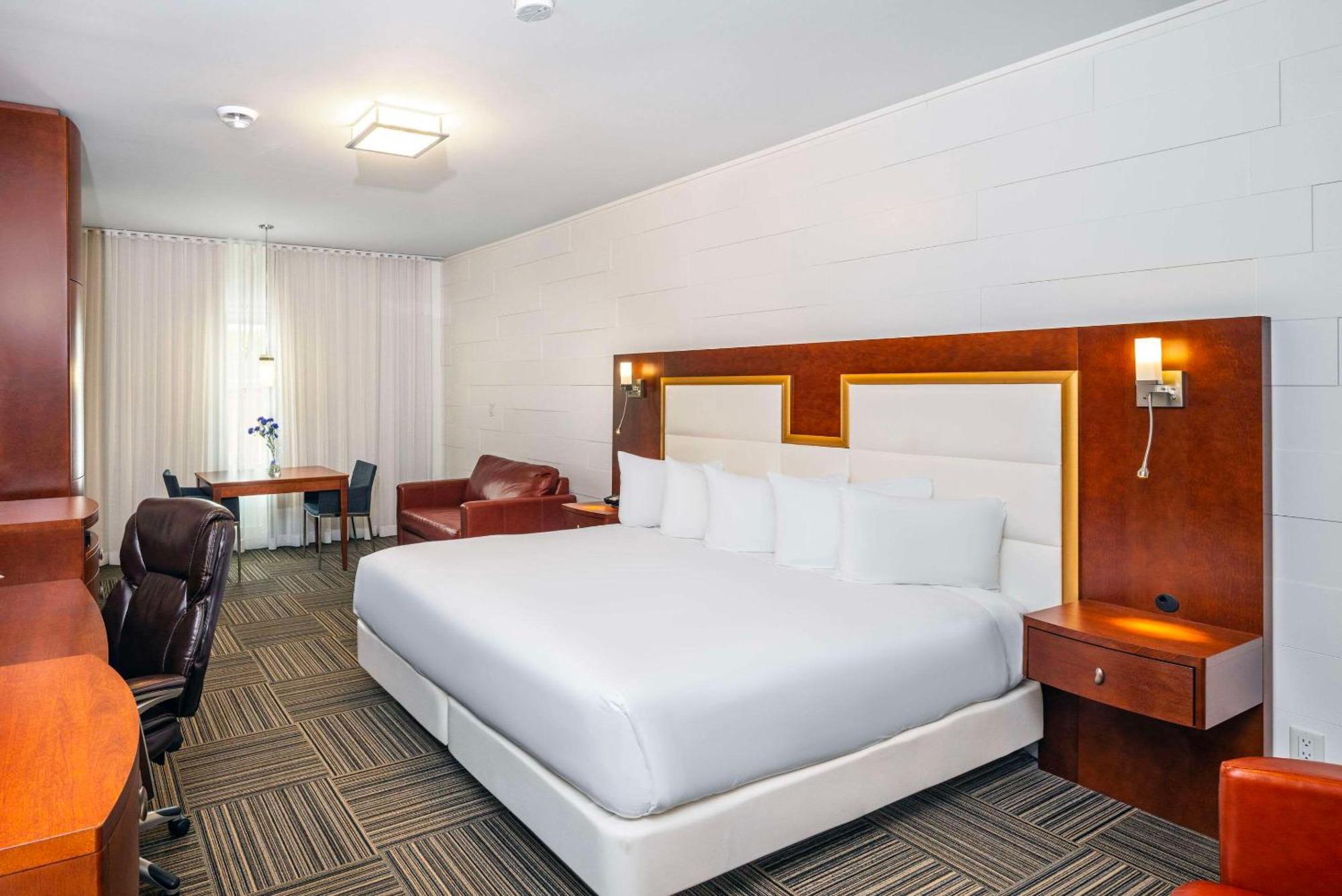 เลส์ สวีท เดอ ลาวิโอเลต, แอสเซนด์ โฮเทล คอลเล็กชั่น Hotel ทรัวส์-ริวิแยร์ ภายนอก รูปภาพ