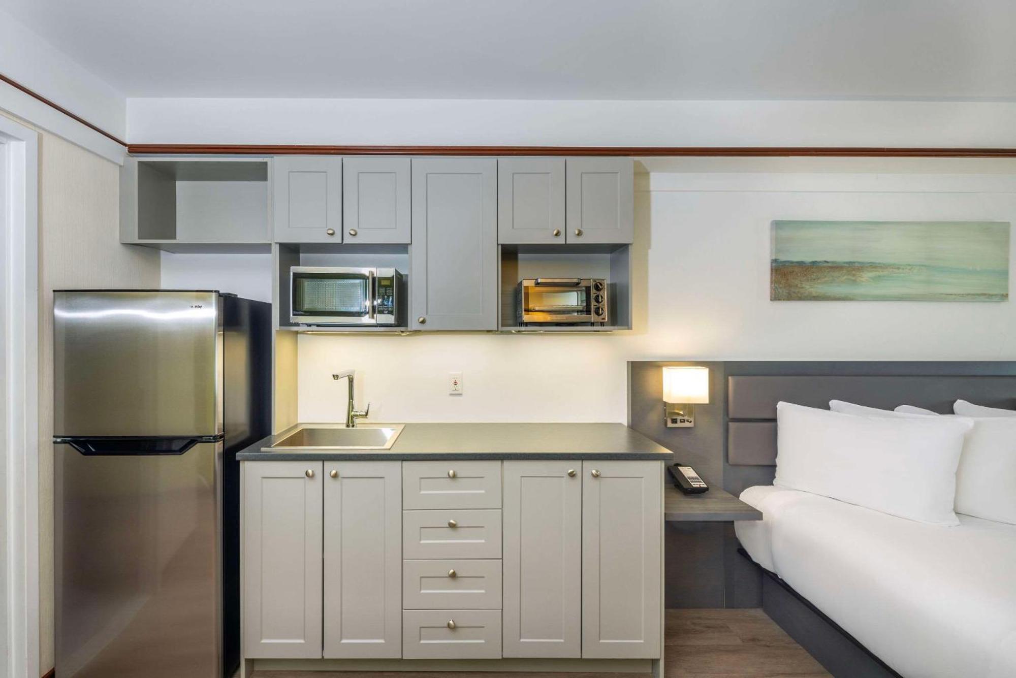 เลส์ สวีท เดอ ลาวิโอเลต, แอสเซนด์ โฮเทล คอลเล็กชั่น Hotel ทรัวส์-ริวิแยร์ ภายนอก รูปภาพ